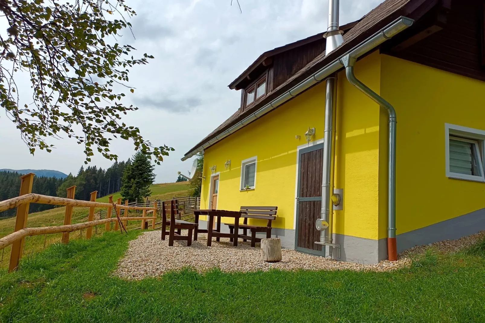 Graslerhütte-Buitenkant zomer