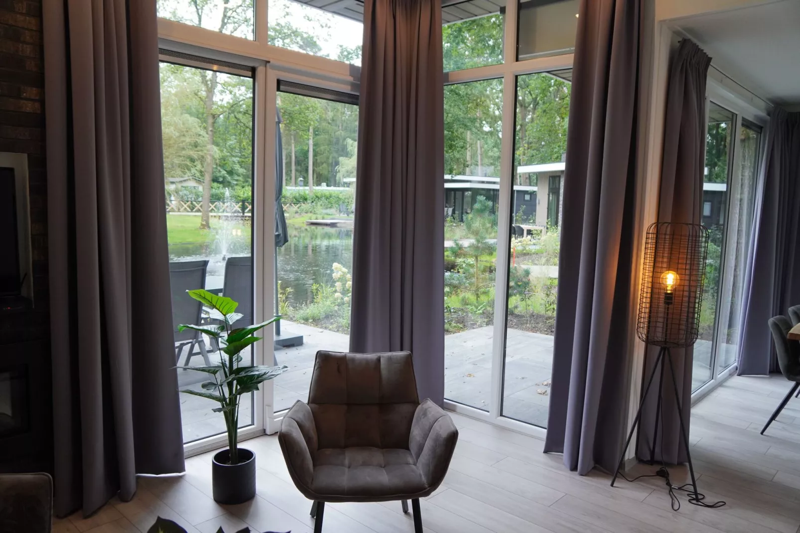 Vakantiepark De Rimboe & De Woeste Hoogte 24-Woonkamer