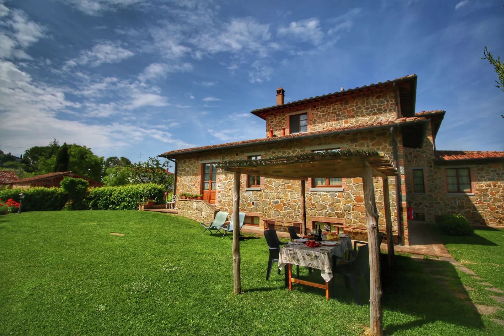 Casal Gheriglio Pergola-Buitenkant zomer