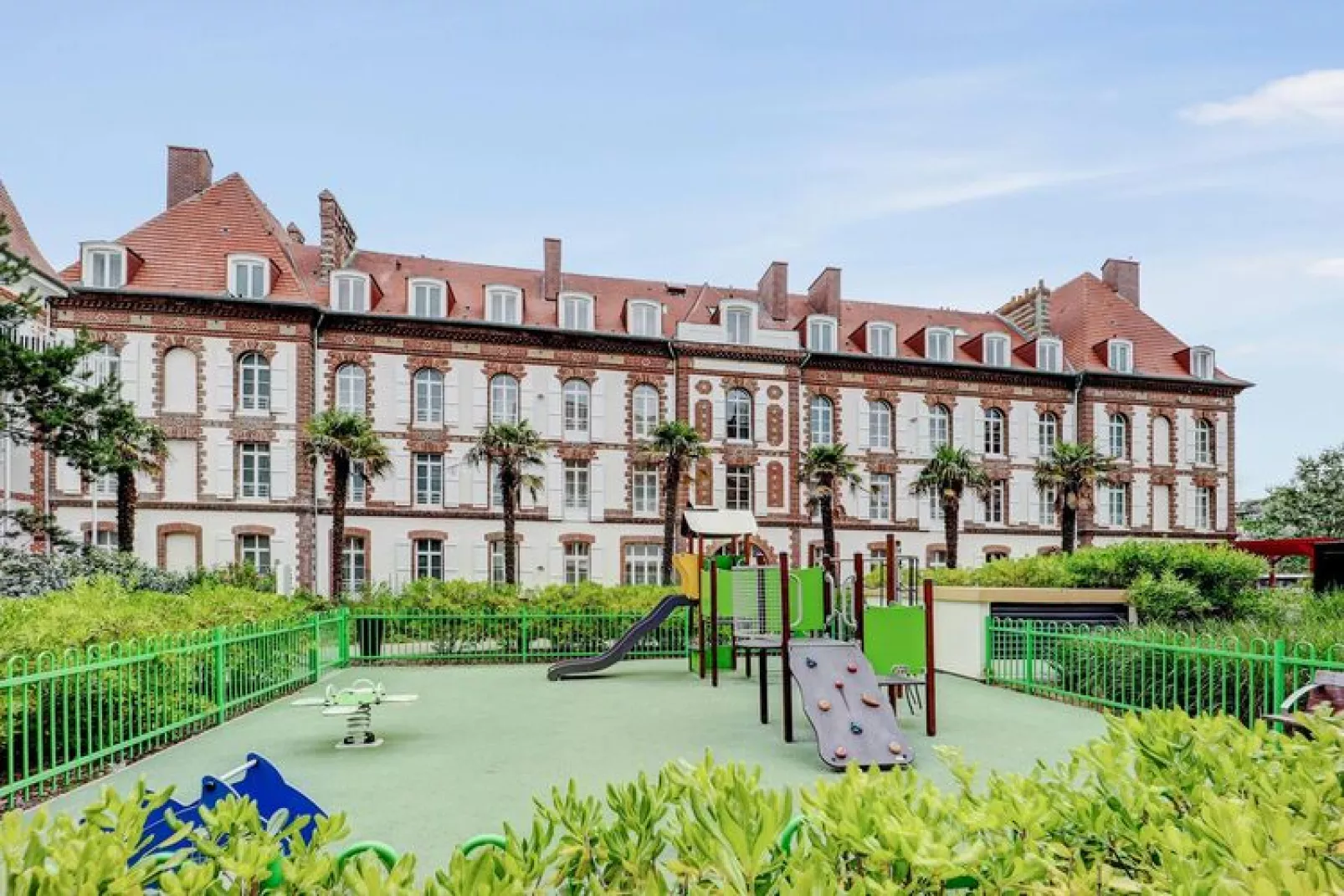 Residence Presqu'Ile de la Touques Deauville - 36 Standard Apt 6 p - 2 bedrooms - terrace or balcony-Buitenkant zomer