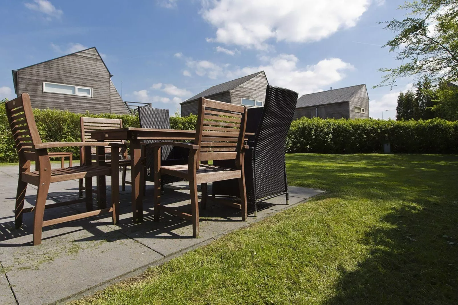 Fijn vakantiehuis in watersportdorp Grou-Terrasbalkon