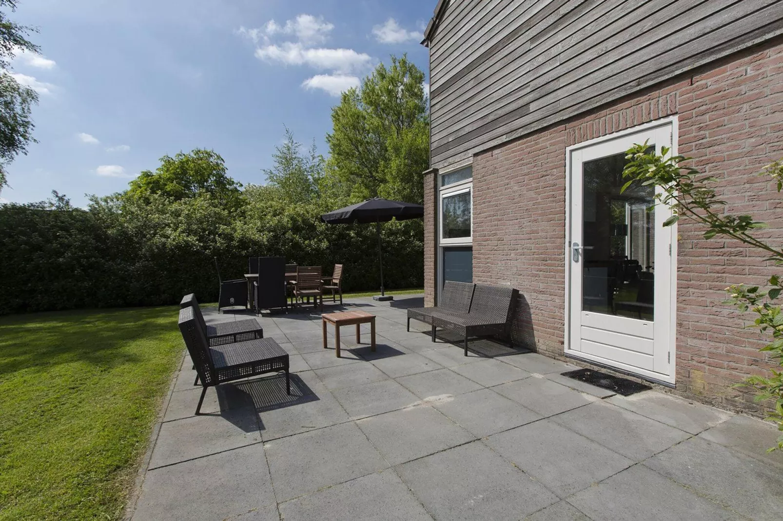 Fijn vakantiehuis in watersportdorp Grou-Terrasbalkon