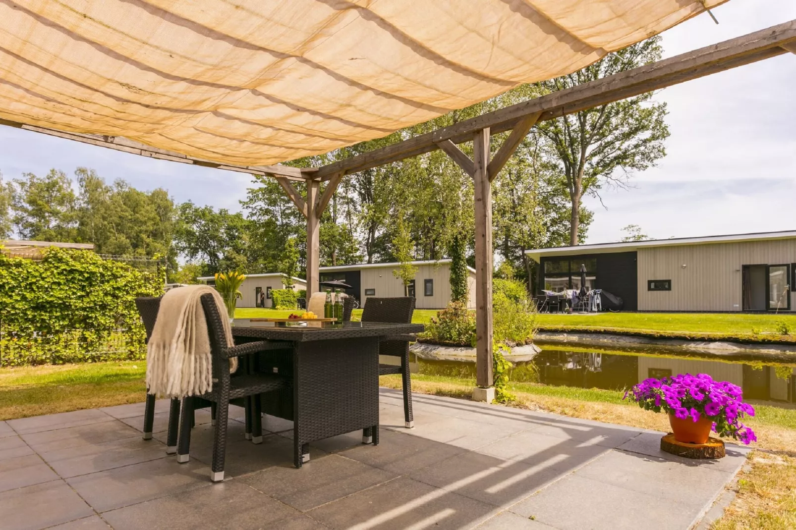 Vakantiepark De Lochemse Berg 2-Terrasbalkon