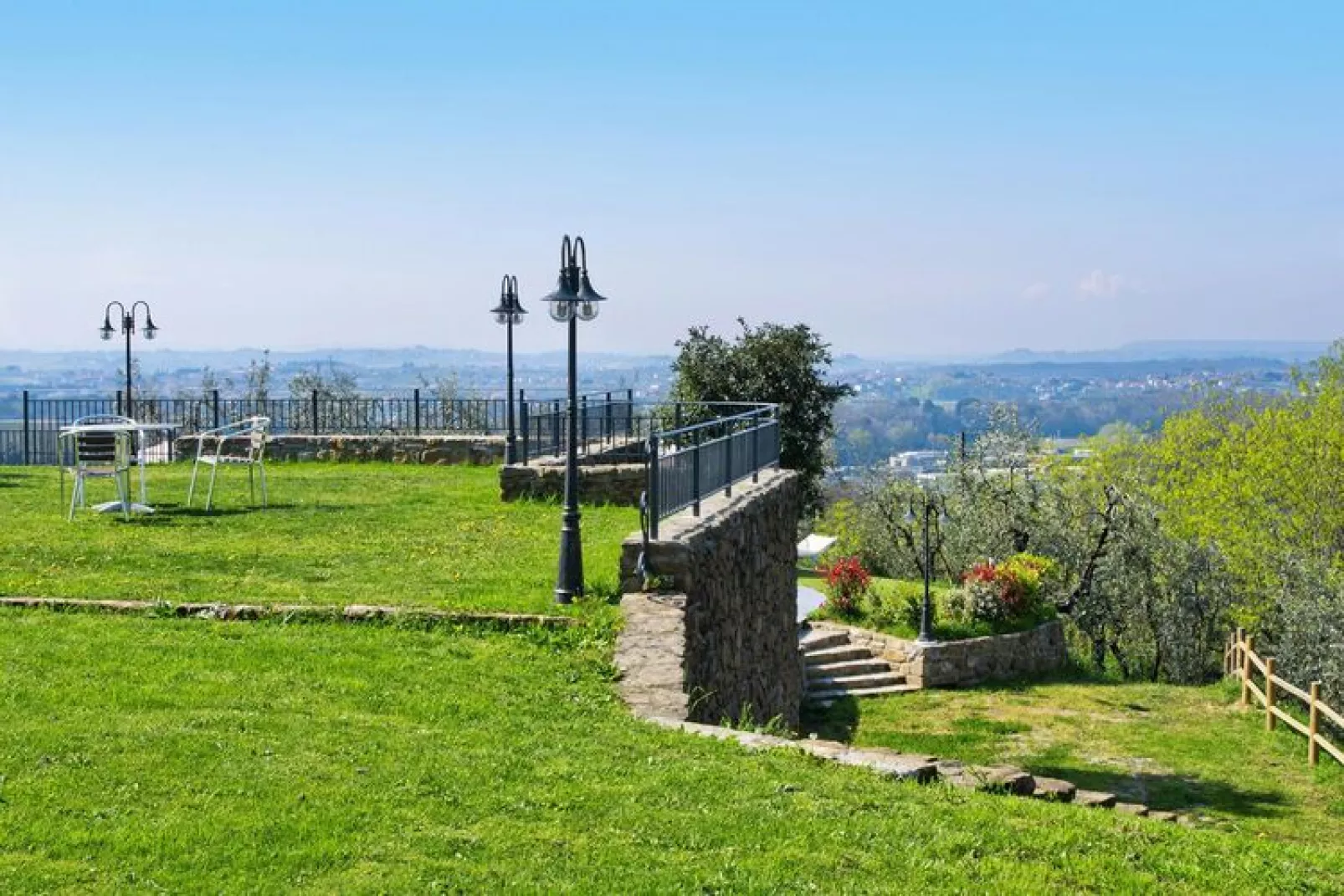 Agri-tourism Giugnano Poggio del Sole, Lamporecchio-Studio, Typ B, ca. 60 qm-Tuinen zomer