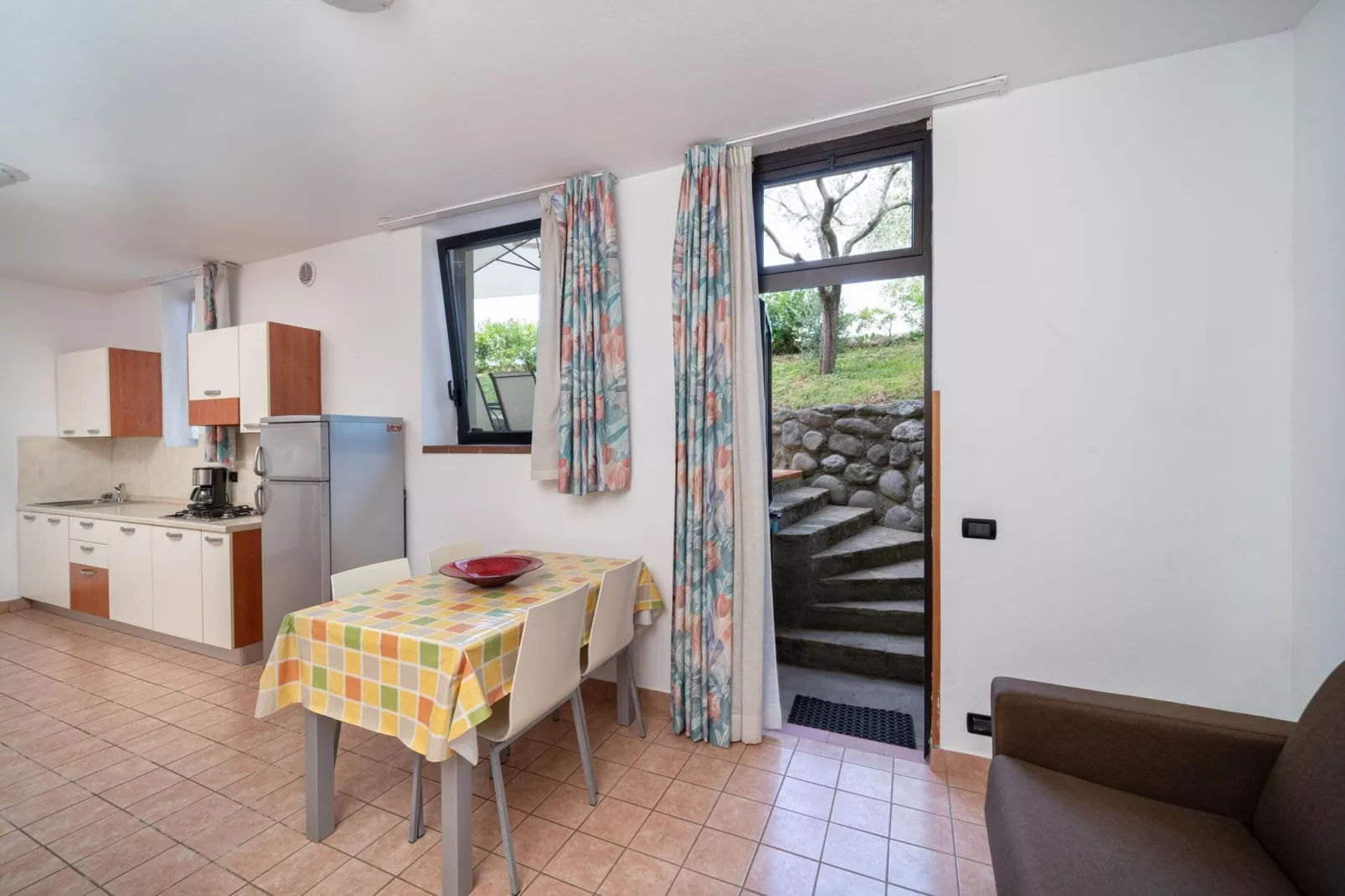 Residence Primera Moniga del Garda A2 / 3 pax Halbsouterrain-A2 / 3 pax Halbsouterrain-Woonkamer