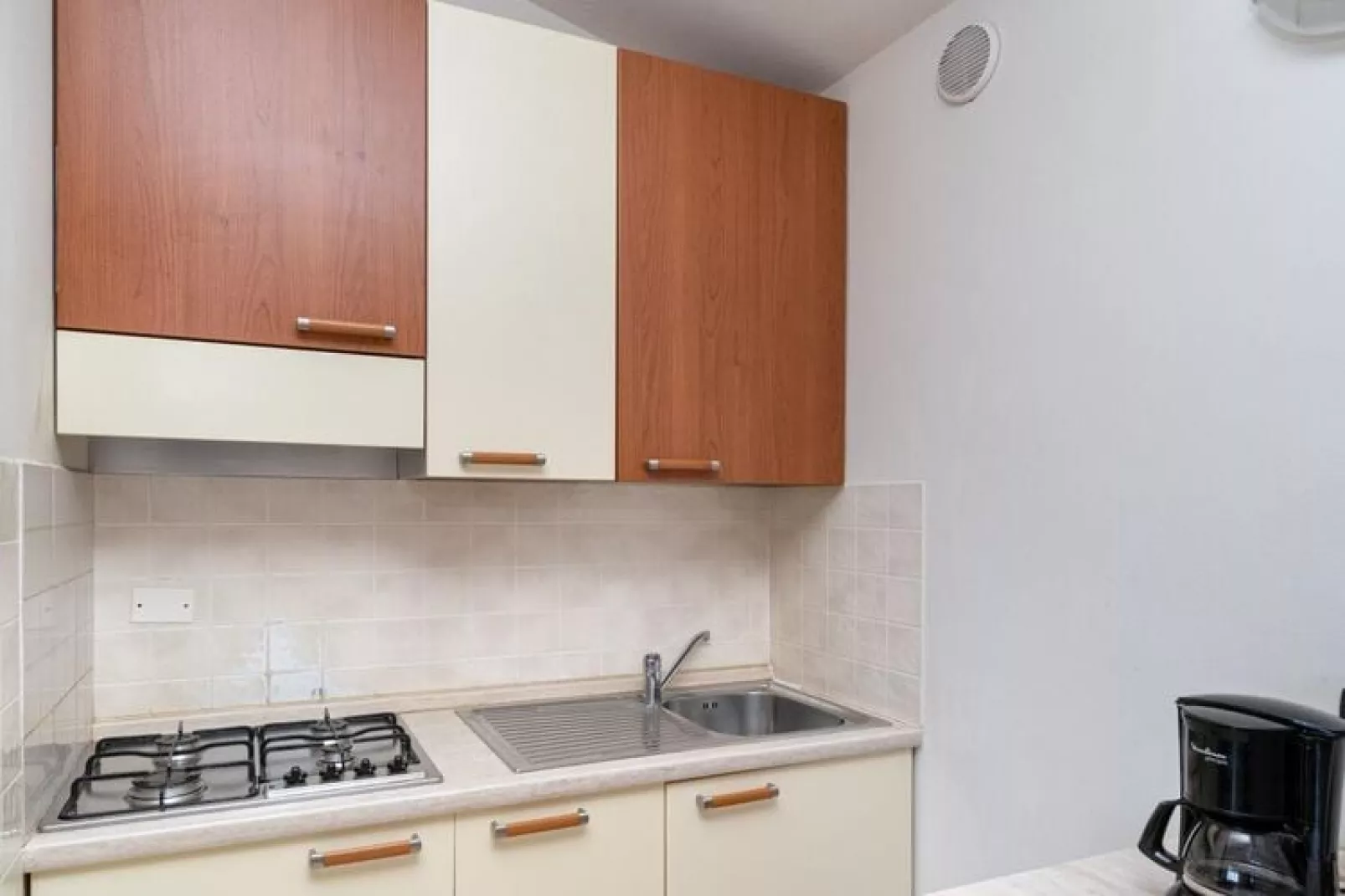 Residence Primera Moniga del Garda A2 / 3 pax Halbsouterrain-A2 / 3 pax Halbsouterrain-Keuken