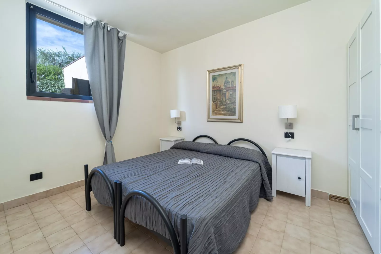 Residence Primera Moniga del Garda A2 / 4 pax Halbsouterrain-A2 / 4 pax Halbsouterrain-Slaapkamer