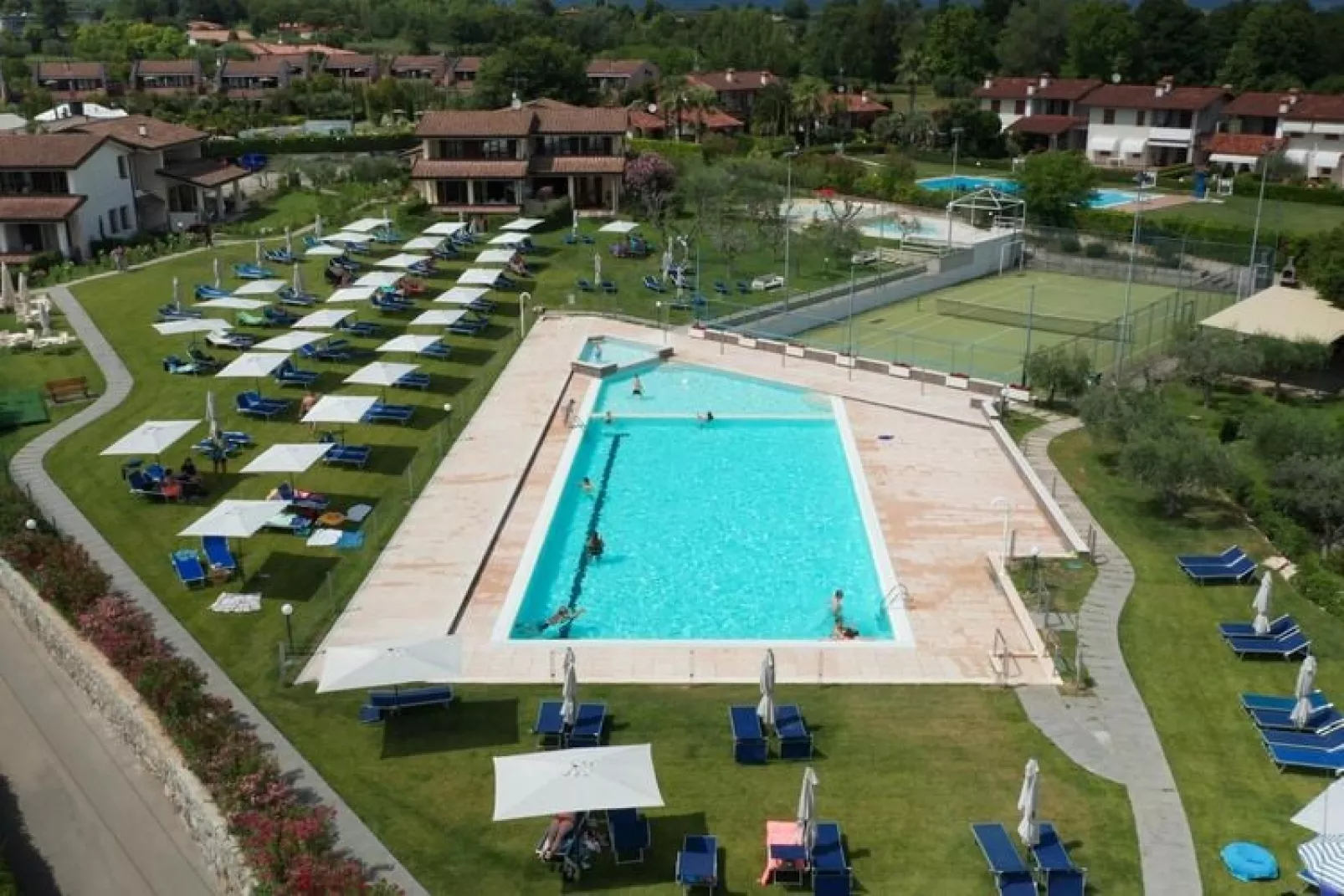 Residence Primera Moniga del Garda A2 / 4 pax Halbsouterrain-A2 / 4 pax Halbsouterrain-Zwembad