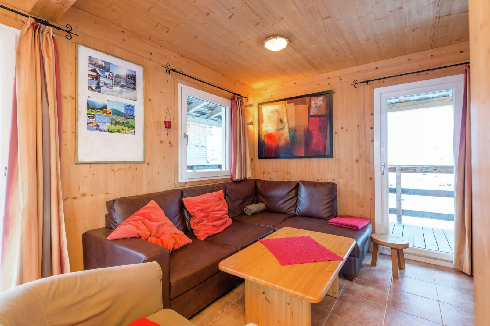 Vrijstaande vakantiewoning in Salzburgerland met gedeelde sauna-Woonkamer