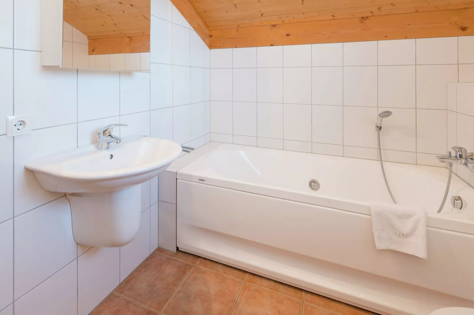 Vrijstaande vakantiewoning in Salzburgerland met gedeelde sauna-Badkamer
