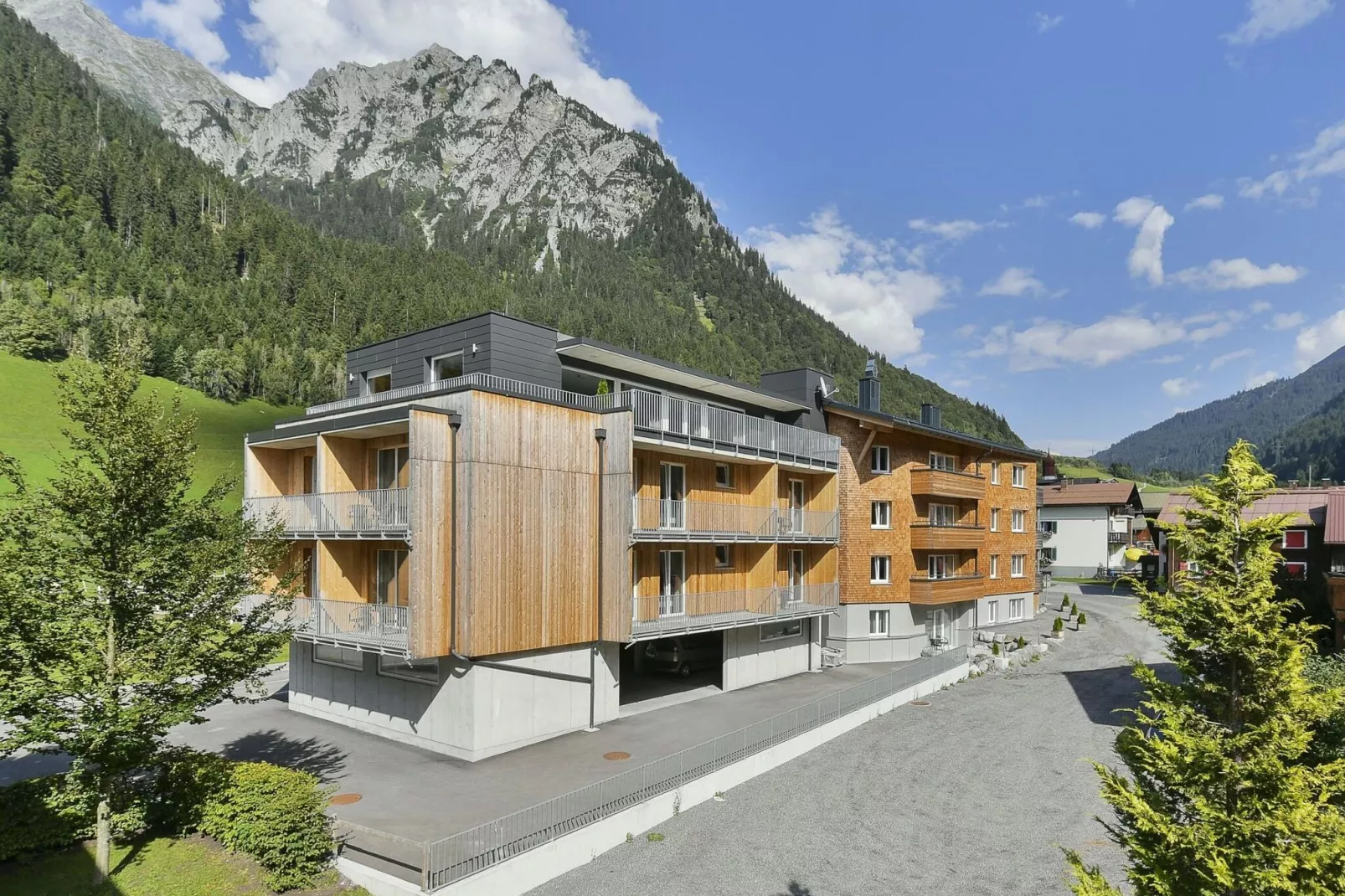 Aangenaam appartement in Klösterle am Arlberg met tuin-Buitenkant zomer