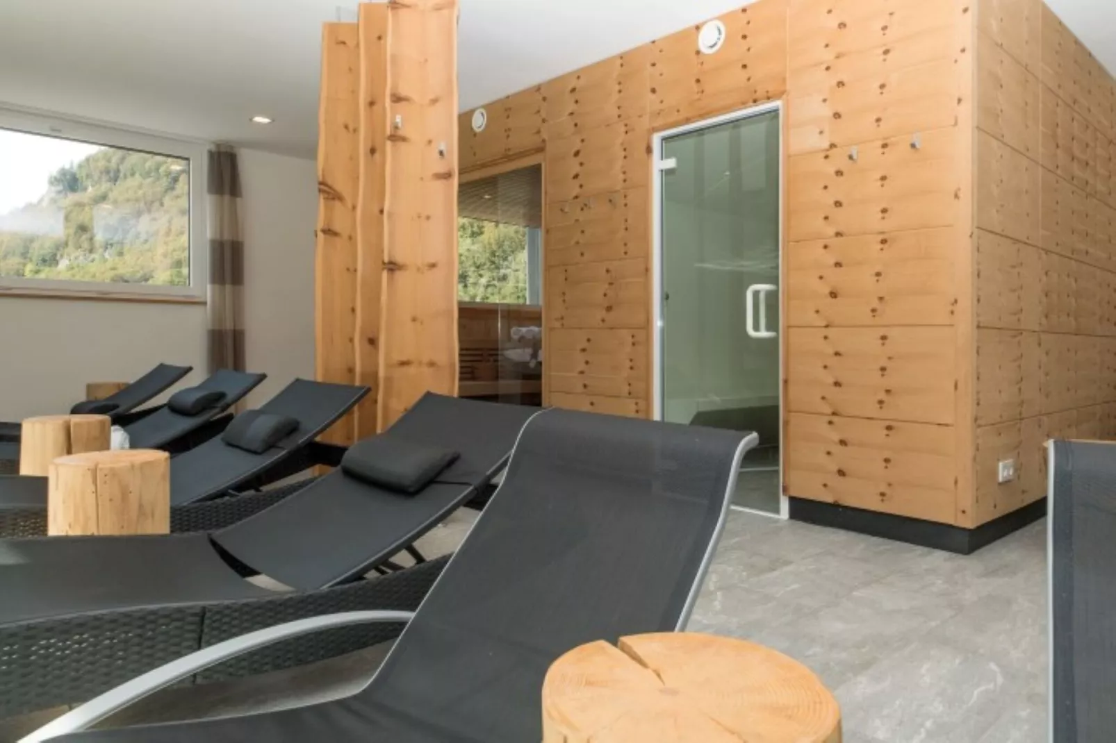 Leuk appartement in Klösterle am Arlberg met tuin-Wellness