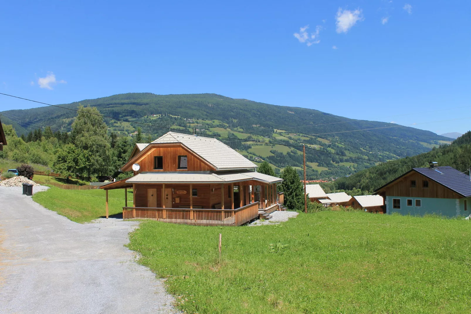 Chalet am Hallingerbach-Buitenkant zomer