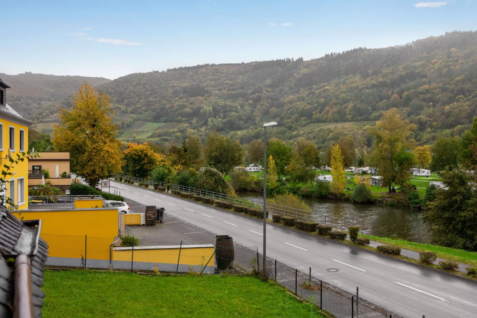 Ferienhaus mit Moselblick-Uitzicht zomer