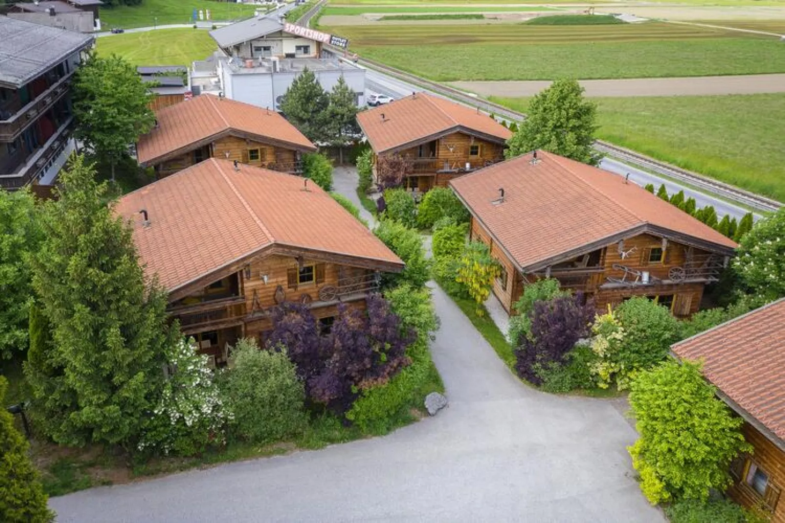 Chalets Almdorf Zillertal Fügen-Haus 10 Personen-Buitenkant zomer