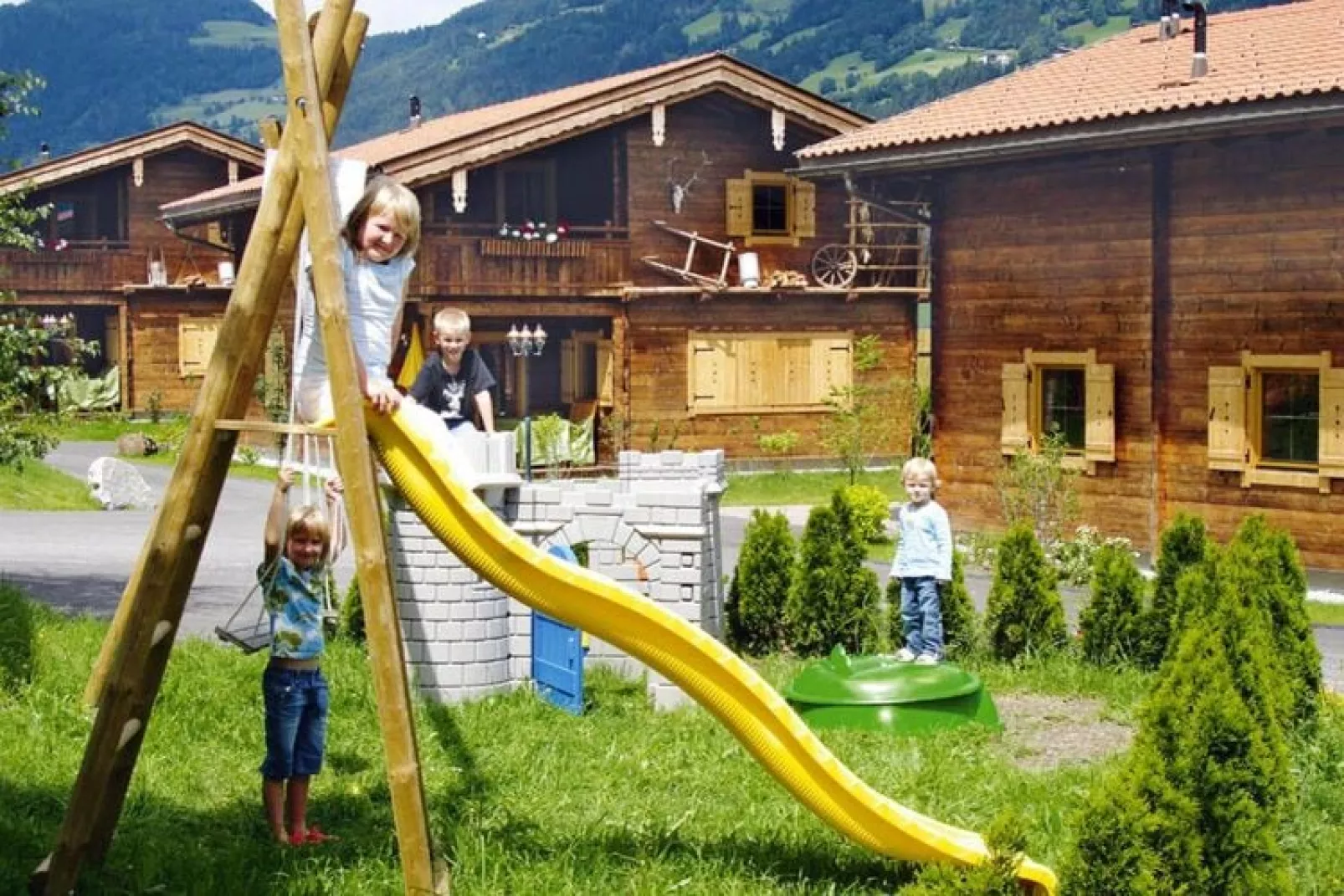 Chalets Almdorf Zillertal Fügen-Haus 10 Personen-Parkfaciliteiten