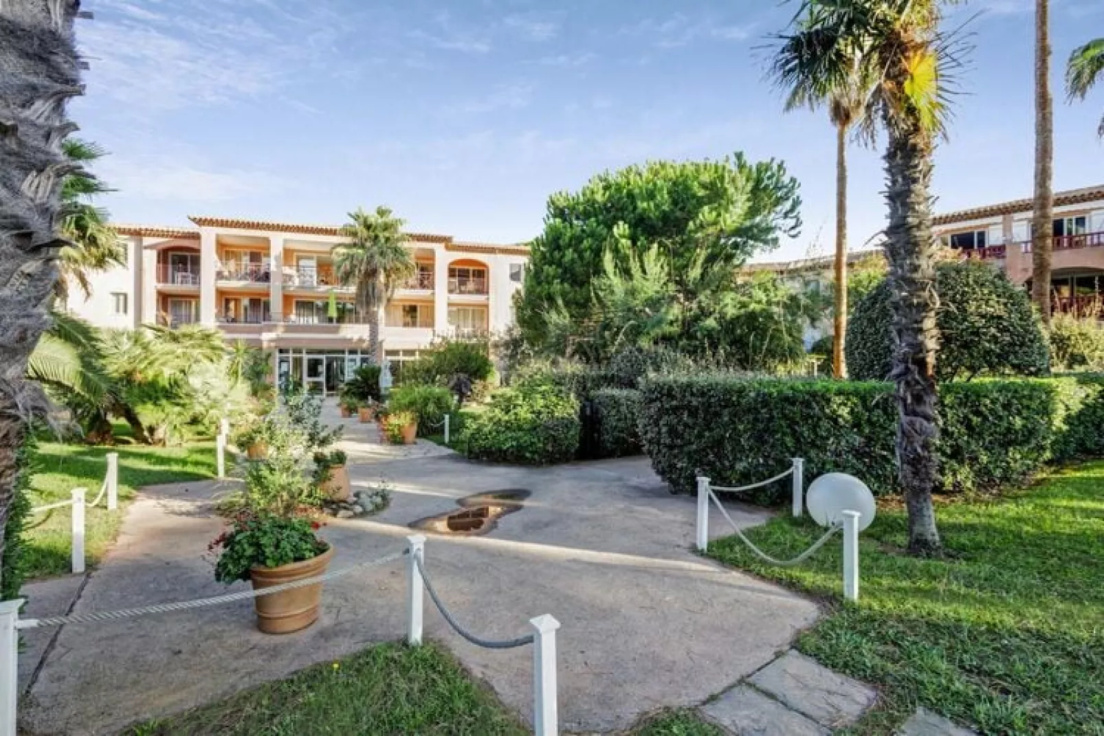 Residentie La Pinède, Hyères-Buitenkant zomer