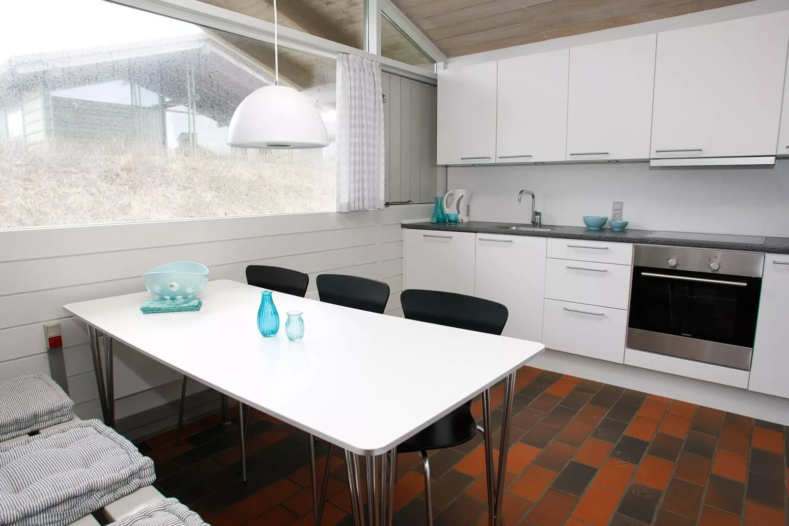 A-3½ room,renovated,close to beach-Binnen