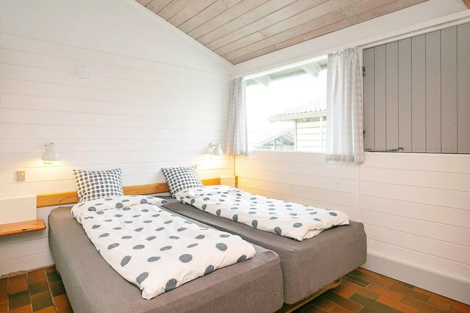 A-3½ room,renovated,close to beach-Binnen