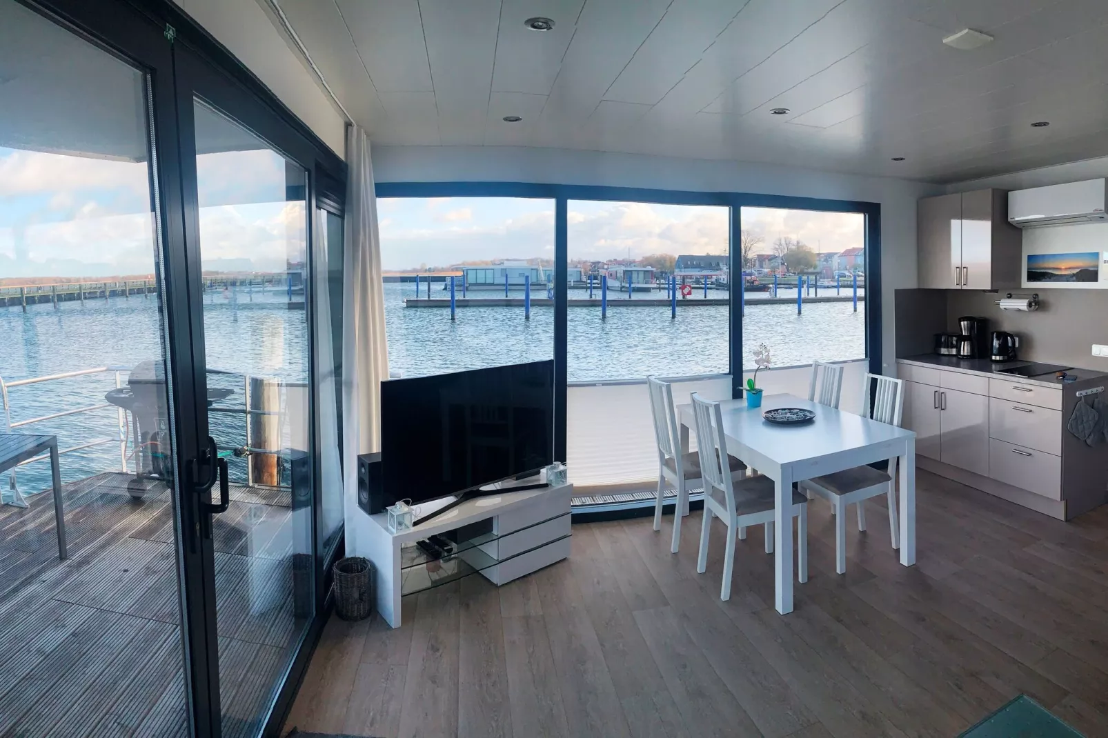 Houseboat Floating House Küstennebel 2 44 m²-Eetkamer