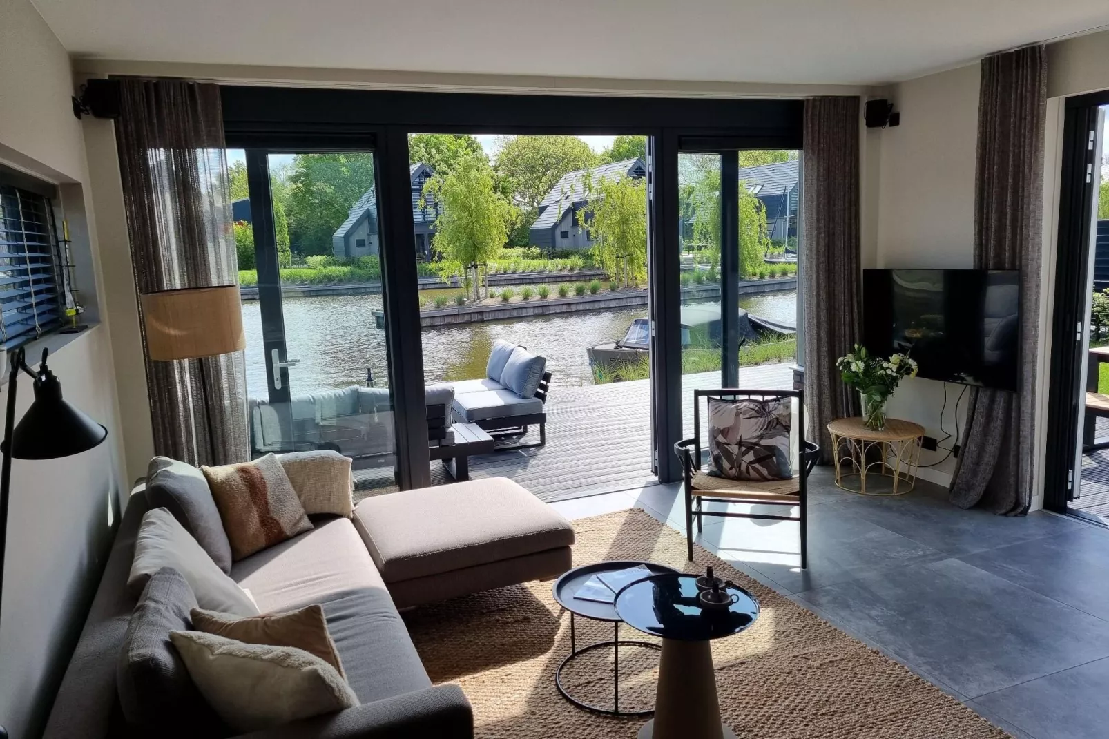 Watervilla Fiiftjin-Woonkamer