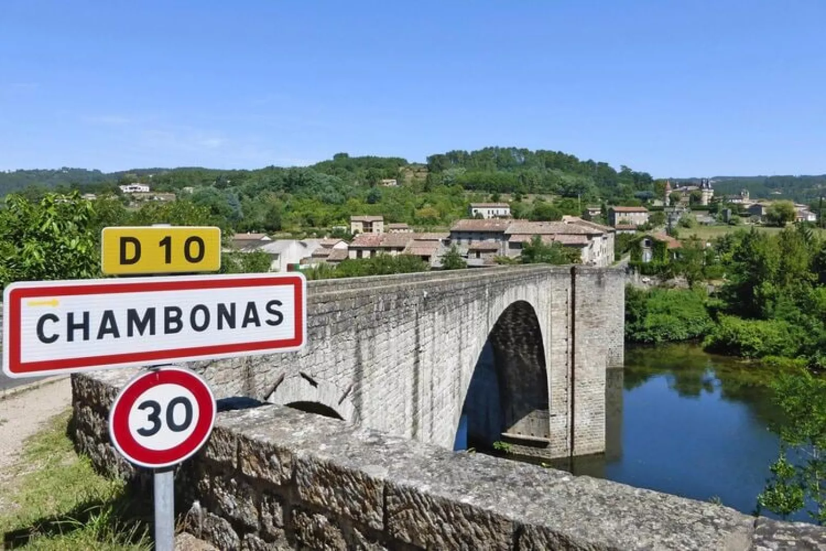 Steinhaus in Chambonas / Les Oliviers-Gebieden zomer 1km