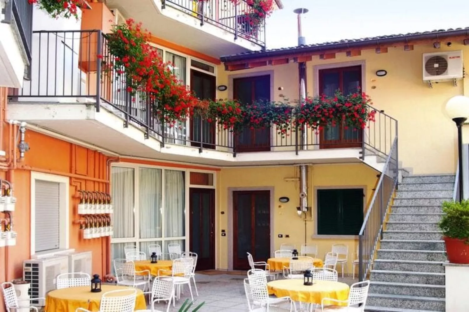 Residence dei Fiori, Baveno-bilo 2-Buitenkant zomer