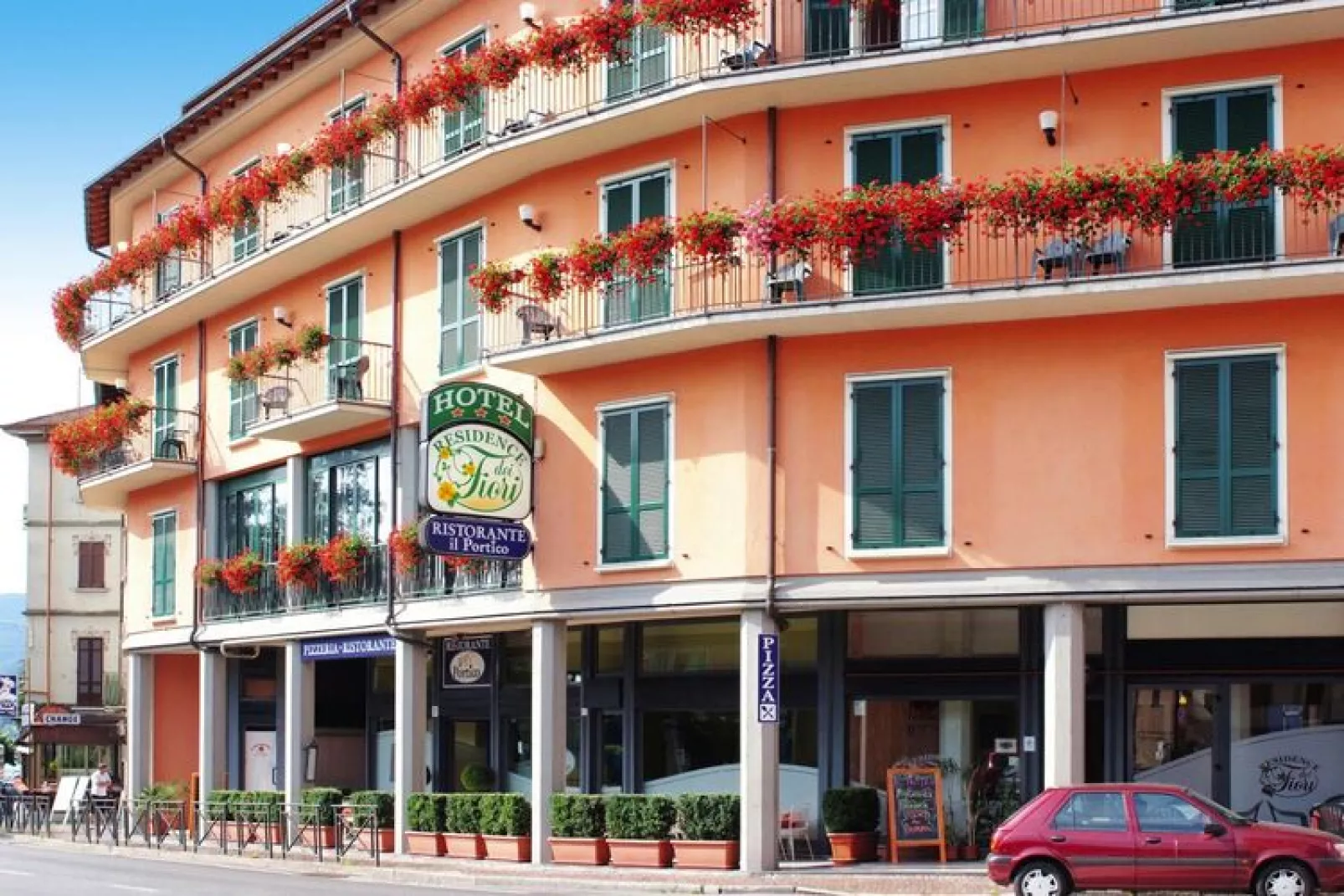 Residence dei Fiori, Baveno-trilo 6-Buitenkant zomer