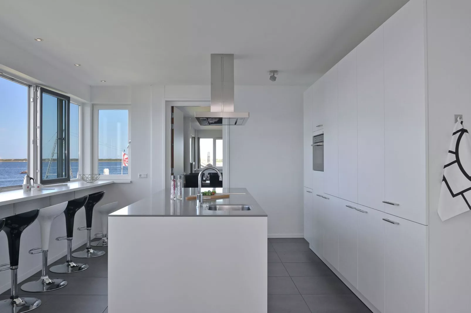 Penthouse 4a - De Schotsman Watersport-Keuken