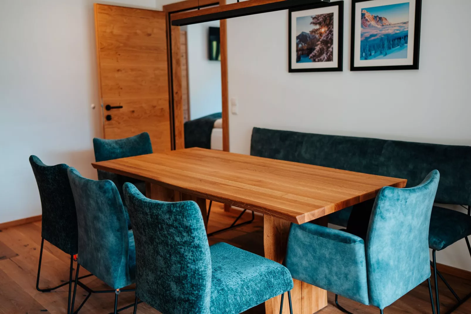 Luxe appartement met sauna, direct aan de skipiste-Woonkamer