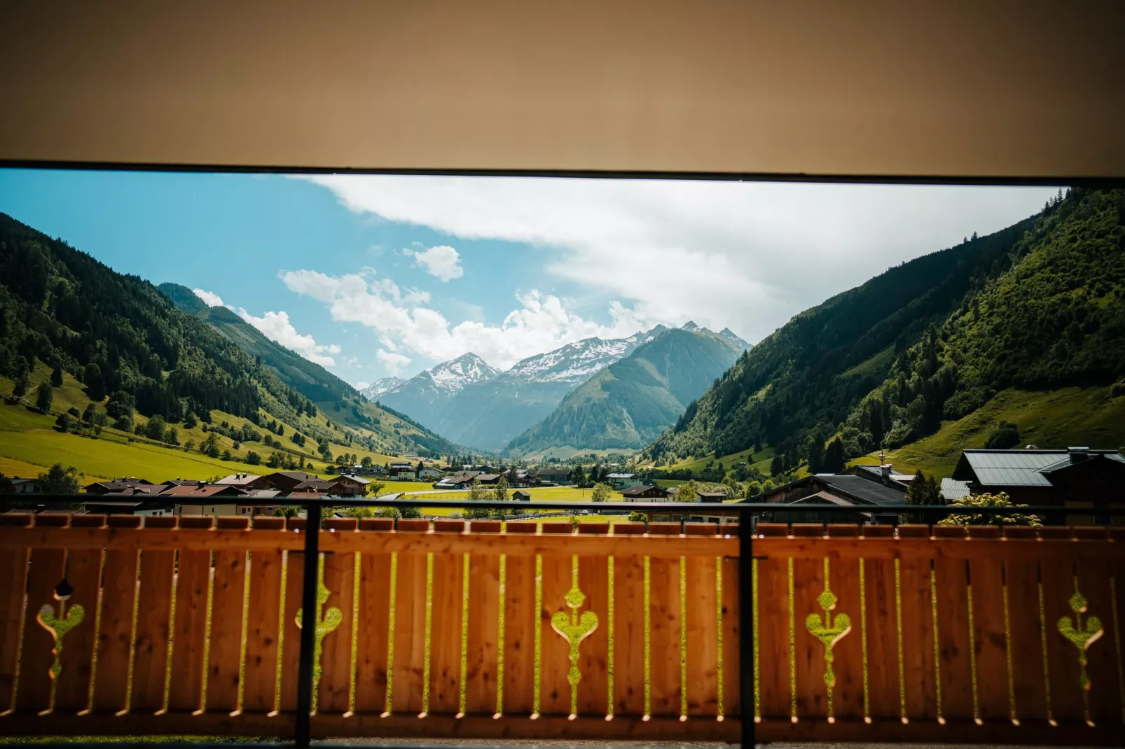 Luxe appartement met sauna, direct aan de skipiste-Terrasbalkon