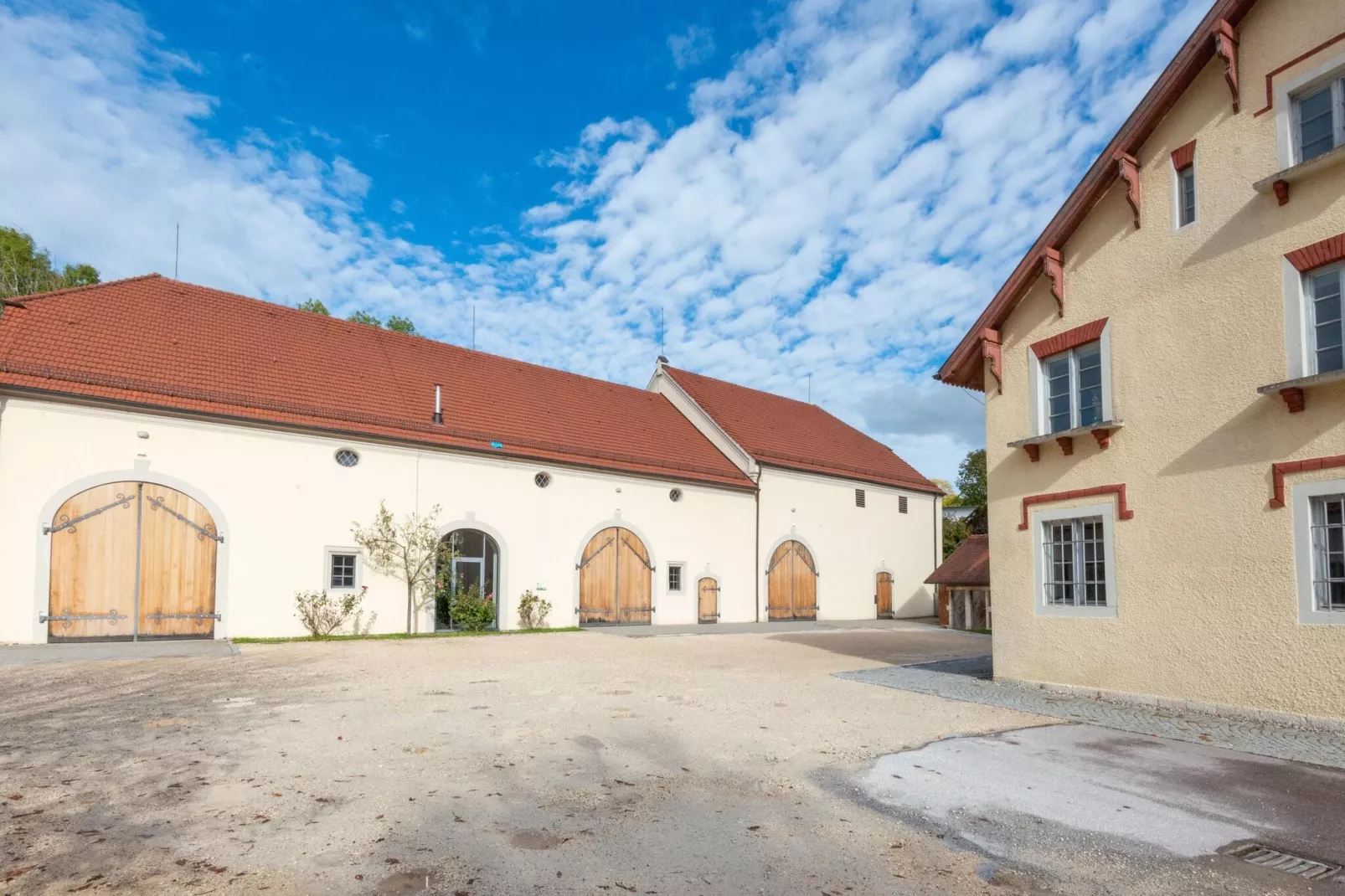 Ferienwohnung Haunsheim rechts-Buitenkant zomer