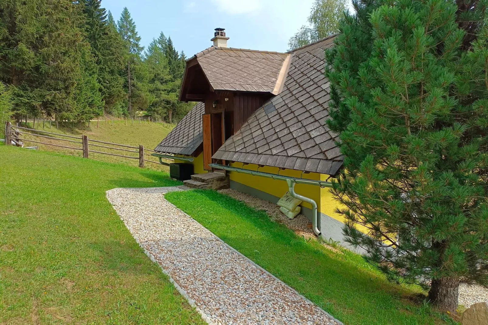 Graslerhütte-Buitenkant zomer