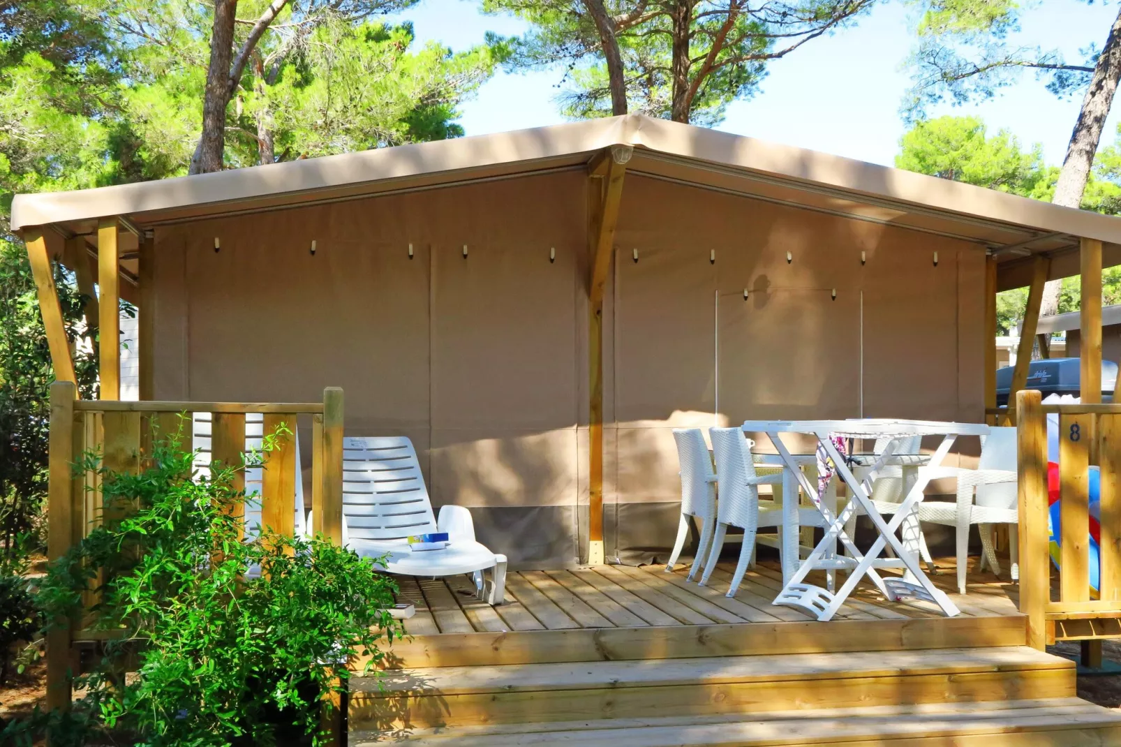 Zaton Holiday Resort - Glamping Tent 4 & 1 ca 41 qm für 5 Pers-Buitenkant zomer