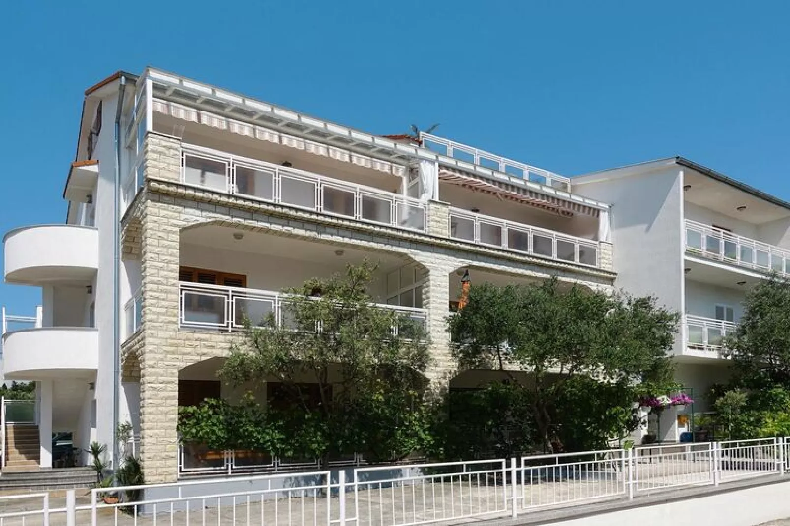 Apartments Adelheid, Biograd-Typ A5B, im OG, ca. 60 qm, für 5 Pers.-Buitenkant zomer