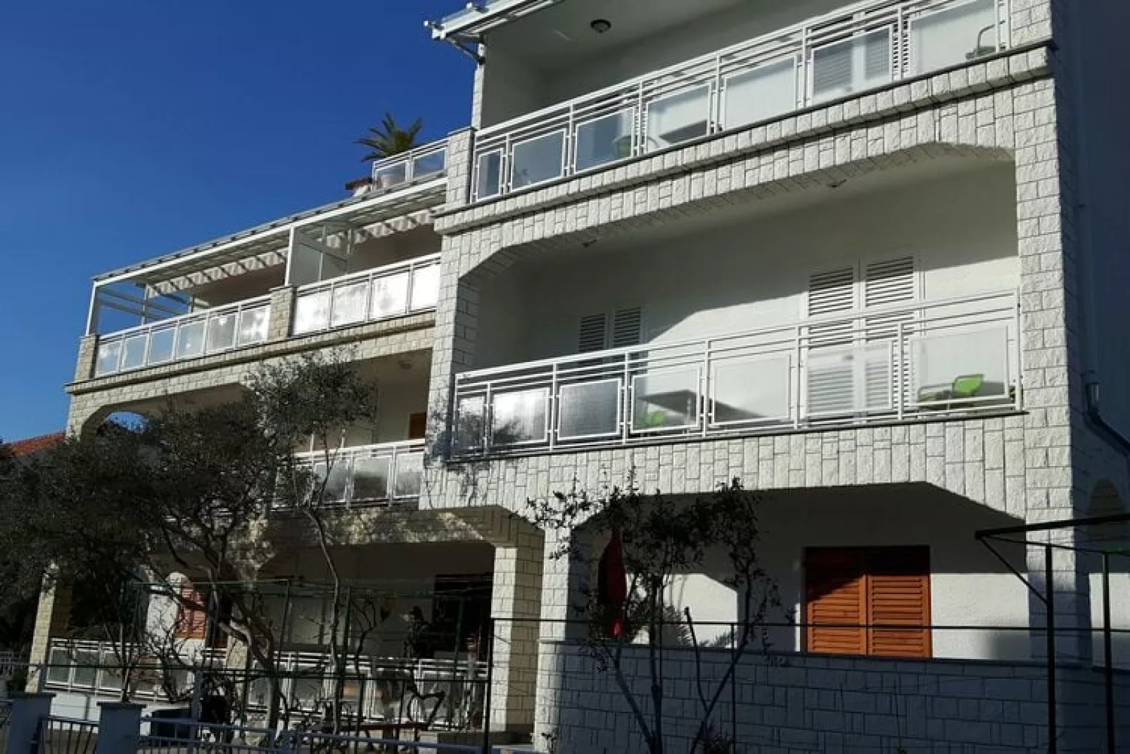 Apartments Adelheid, Biograd-Typ A5B, im OG, ca. 60 qm, für 5 Pers.-Buitenkant zomer