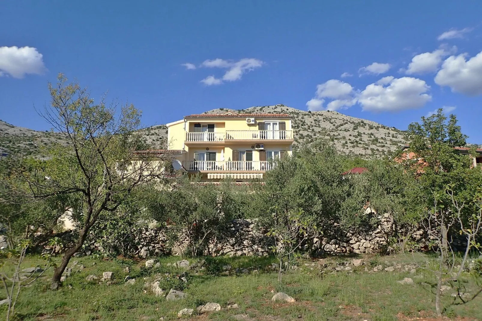 Apartments Grande Vista Starigrad Paklenica SD62 A-01 9 Pers-Buitenkant zomer