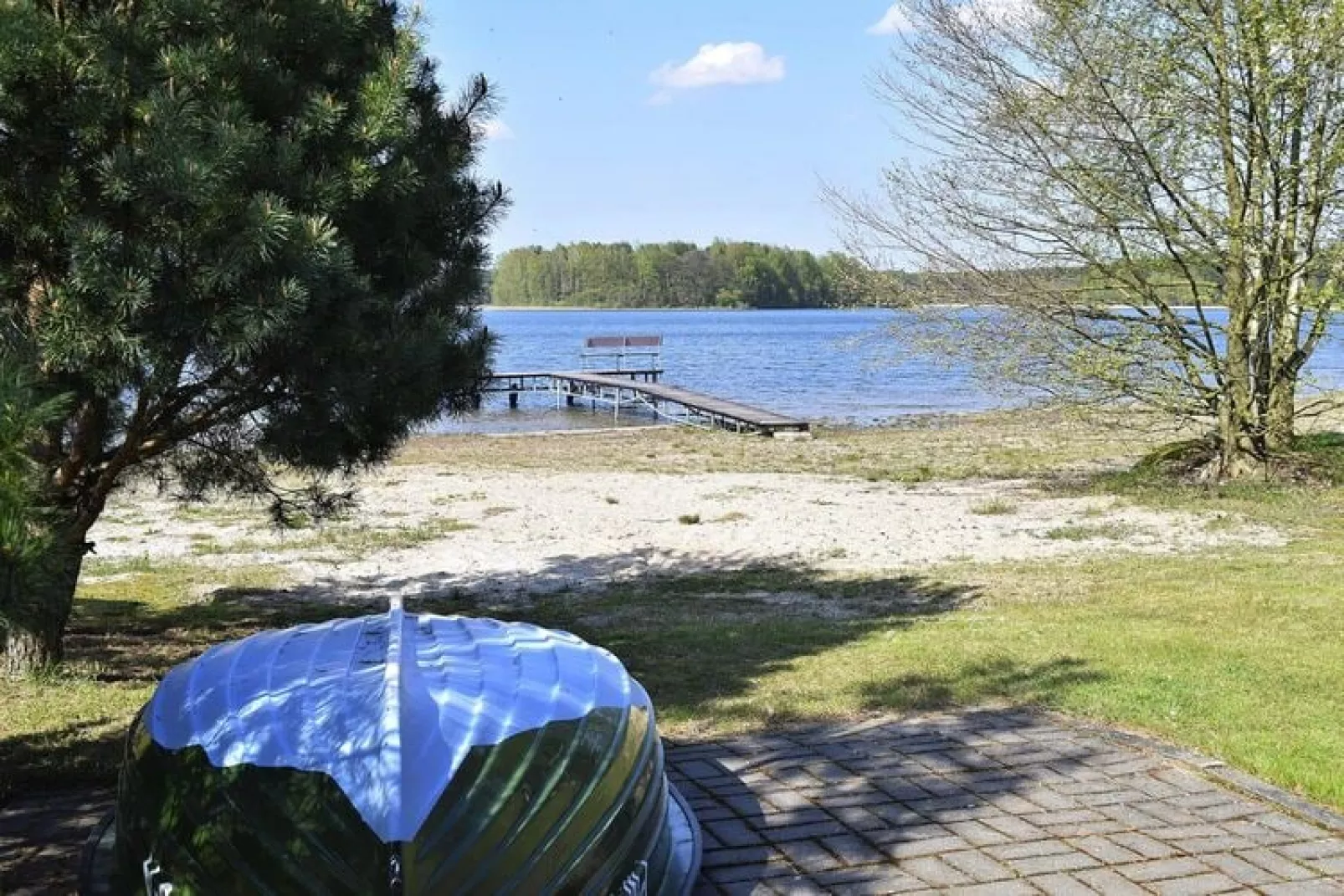 Holiday home at the lake in Kiedrowice-Zonnekamer