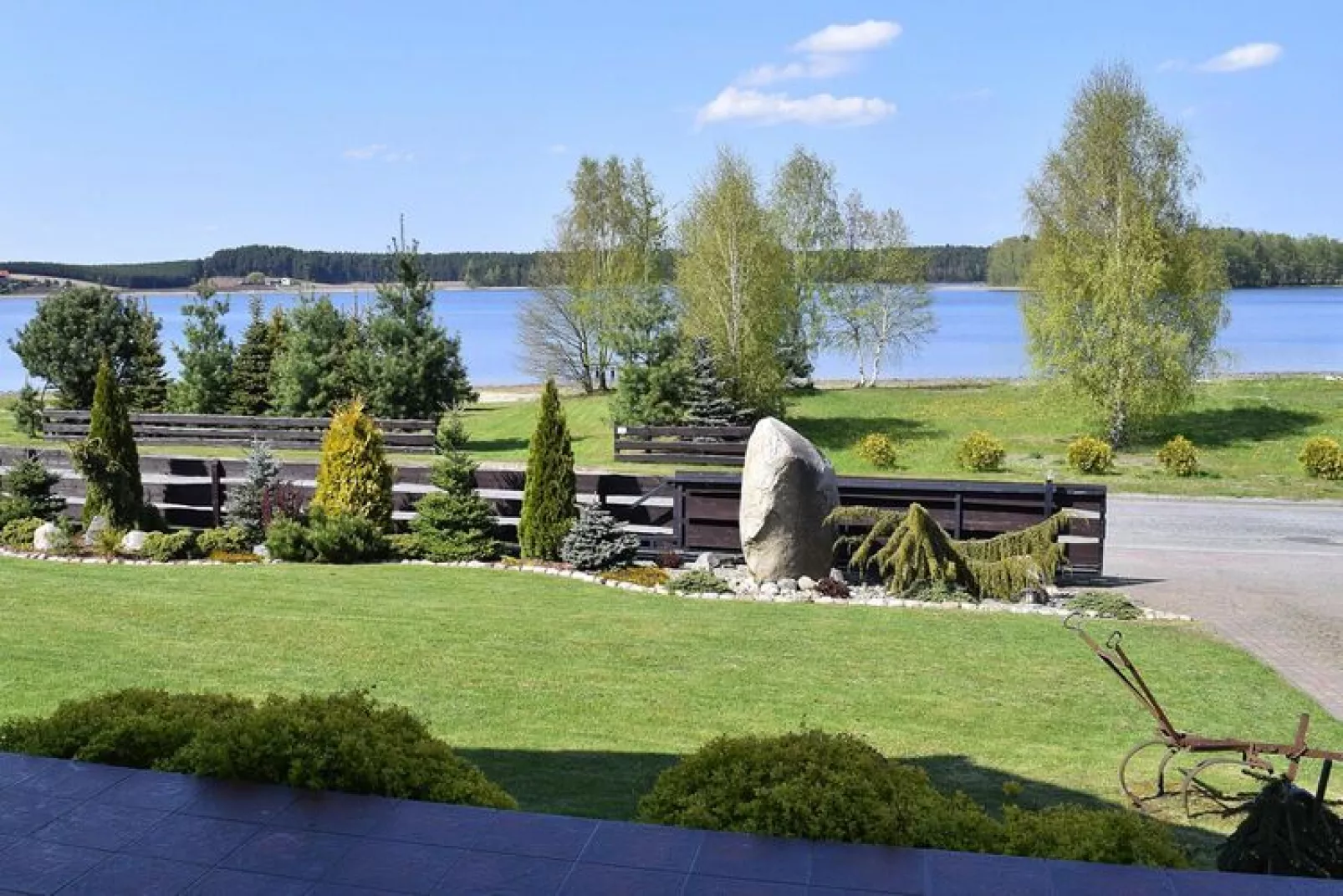 Holiday home at the lake in Kiedrowice-Tuinen zomer