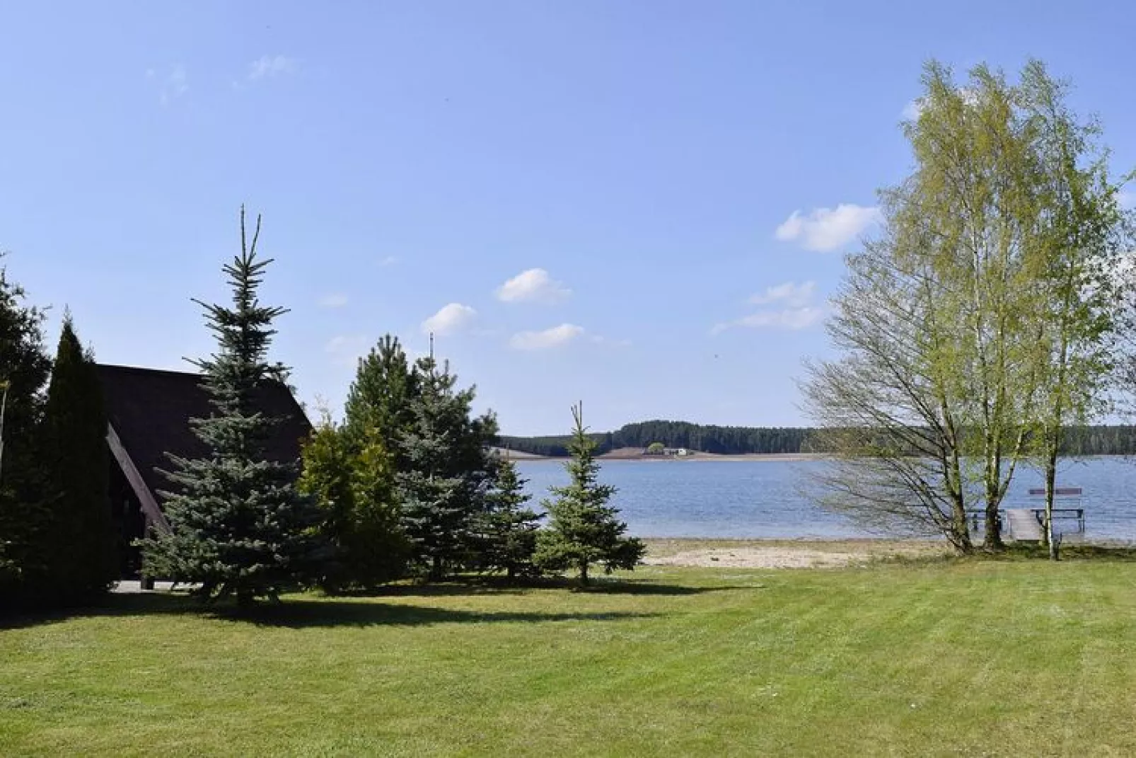 Holiday home at the lake in Kiedrowice-Zonnekamer