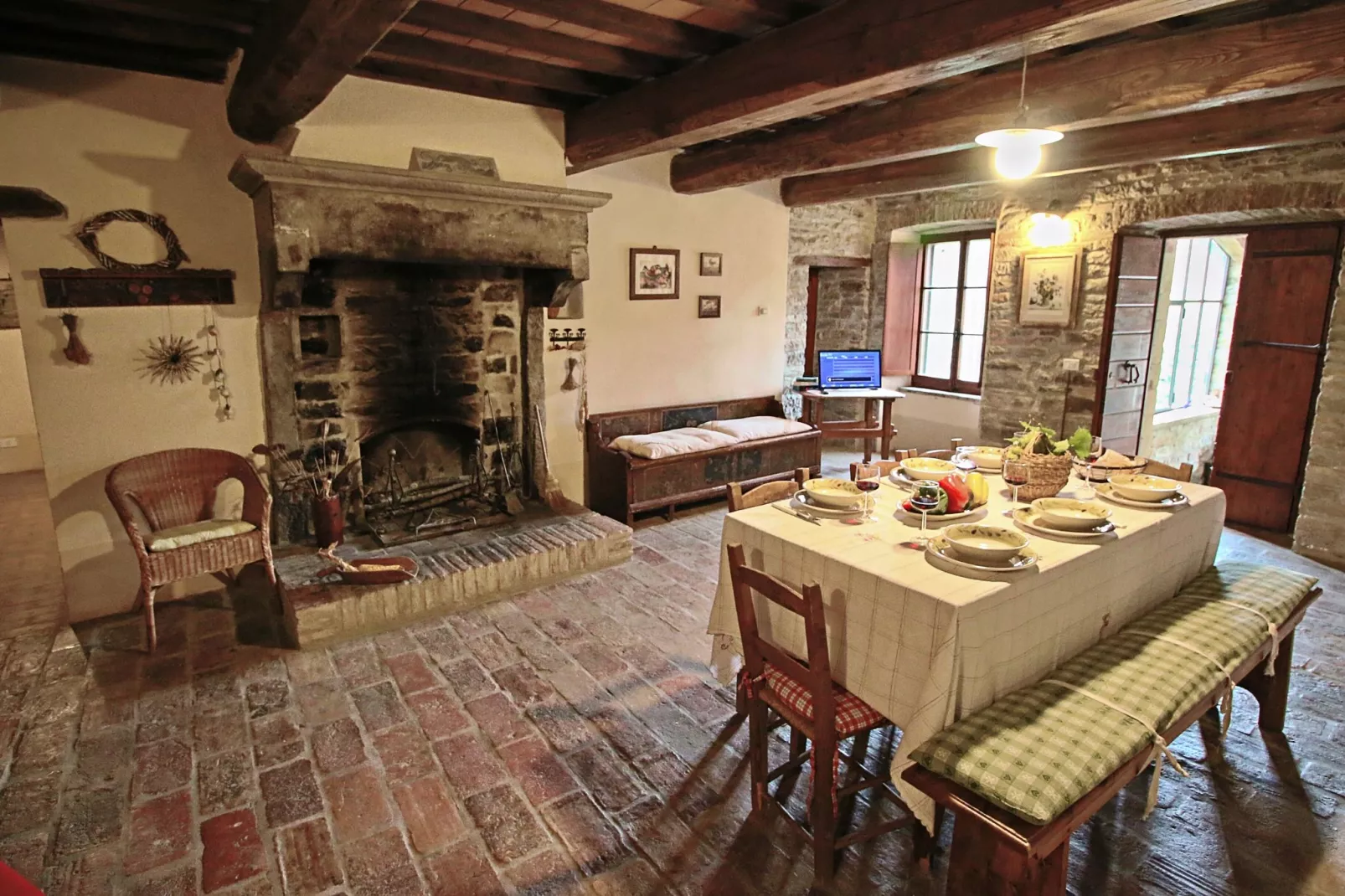 Casal Corniolo- Montalto-Eetkamer