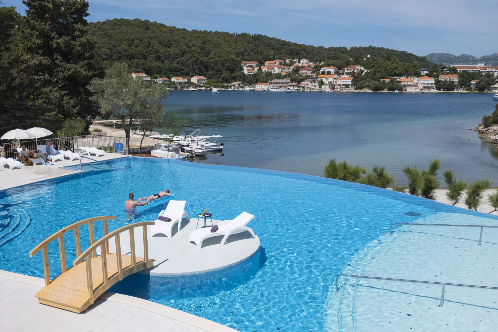 Apartments Aminess Port 9 Residence Korcula-Type A4 Vinea-Zwembad