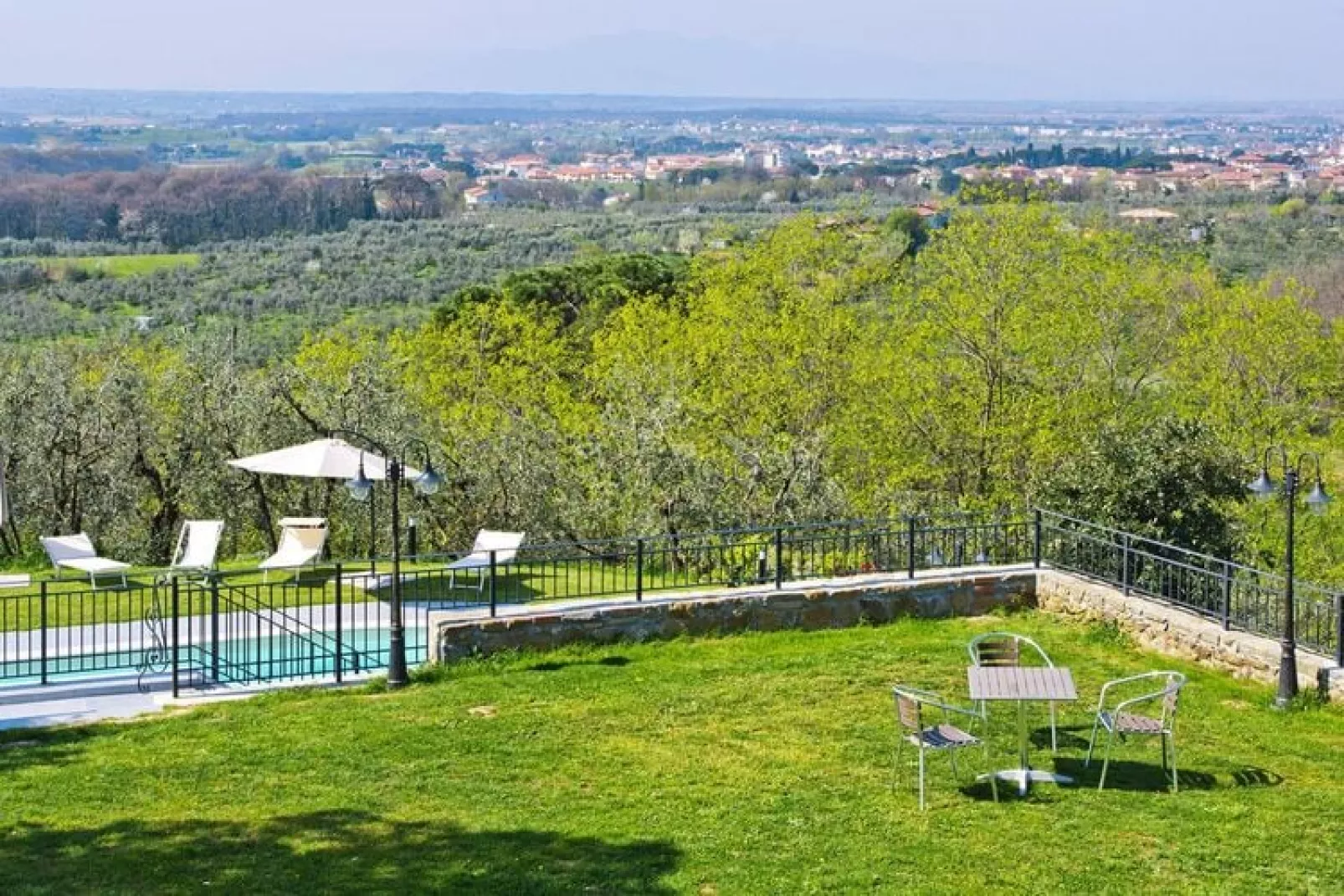 Agri-tourism Giugnano Poggio del Sole Lamporecchio-4-Raum-App Typ AD ca 140 qm-Tuinen zomer