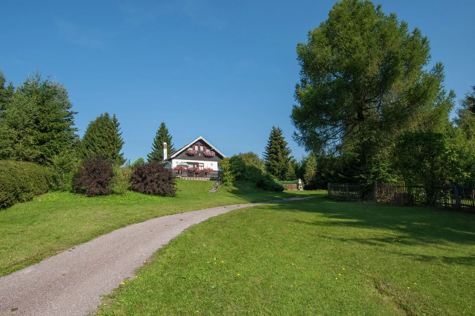 Thüringer Ferienhäuschen-Buitenkant zomer