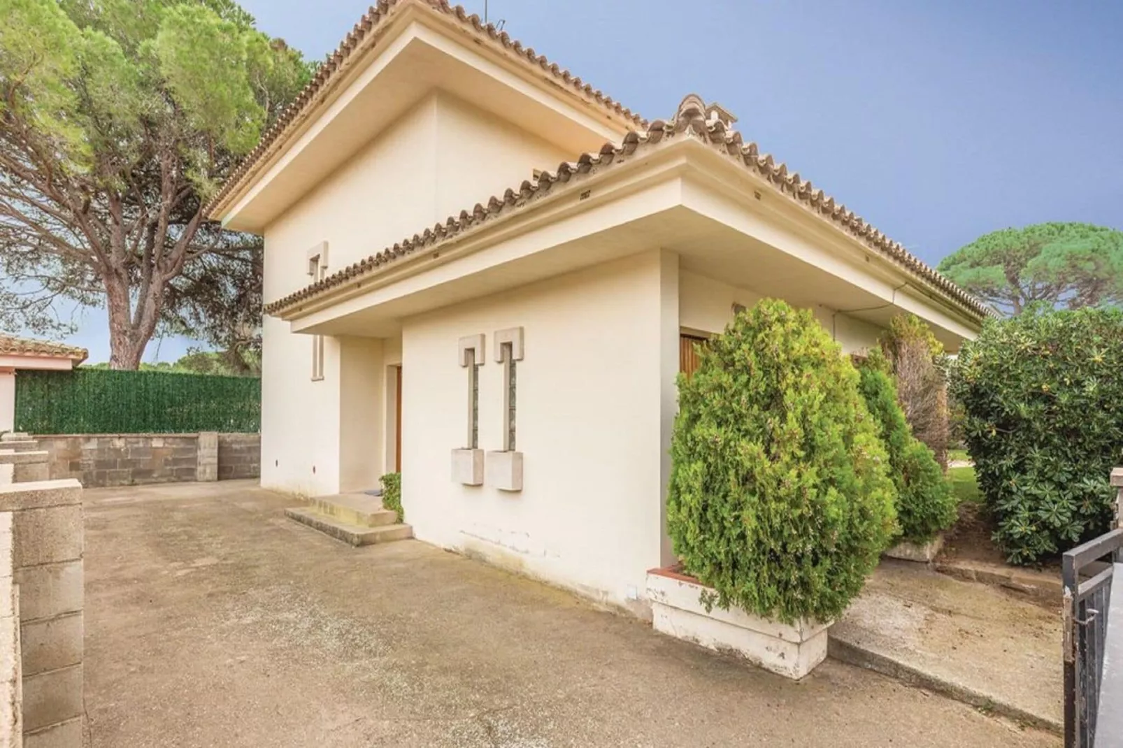 Casa con piscina y jardín L'Escala-Buitenkant zomer