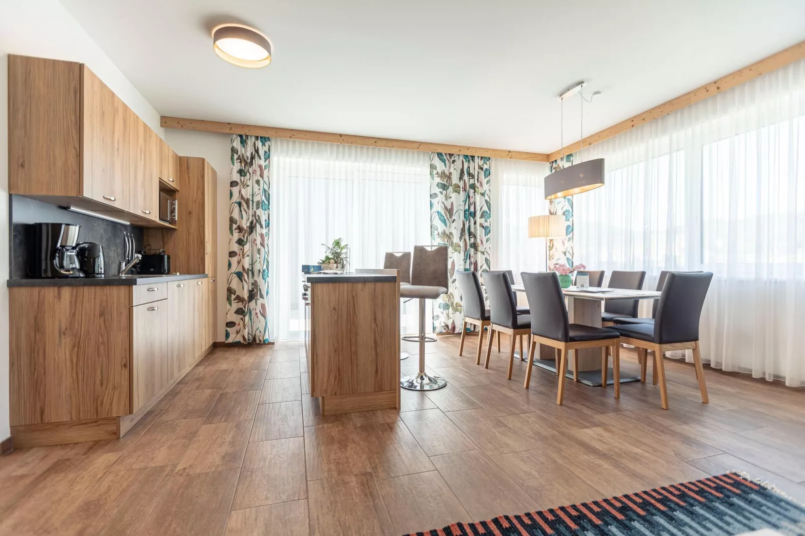 Naturpark Chalets 12 17 22 24-Eetkamer