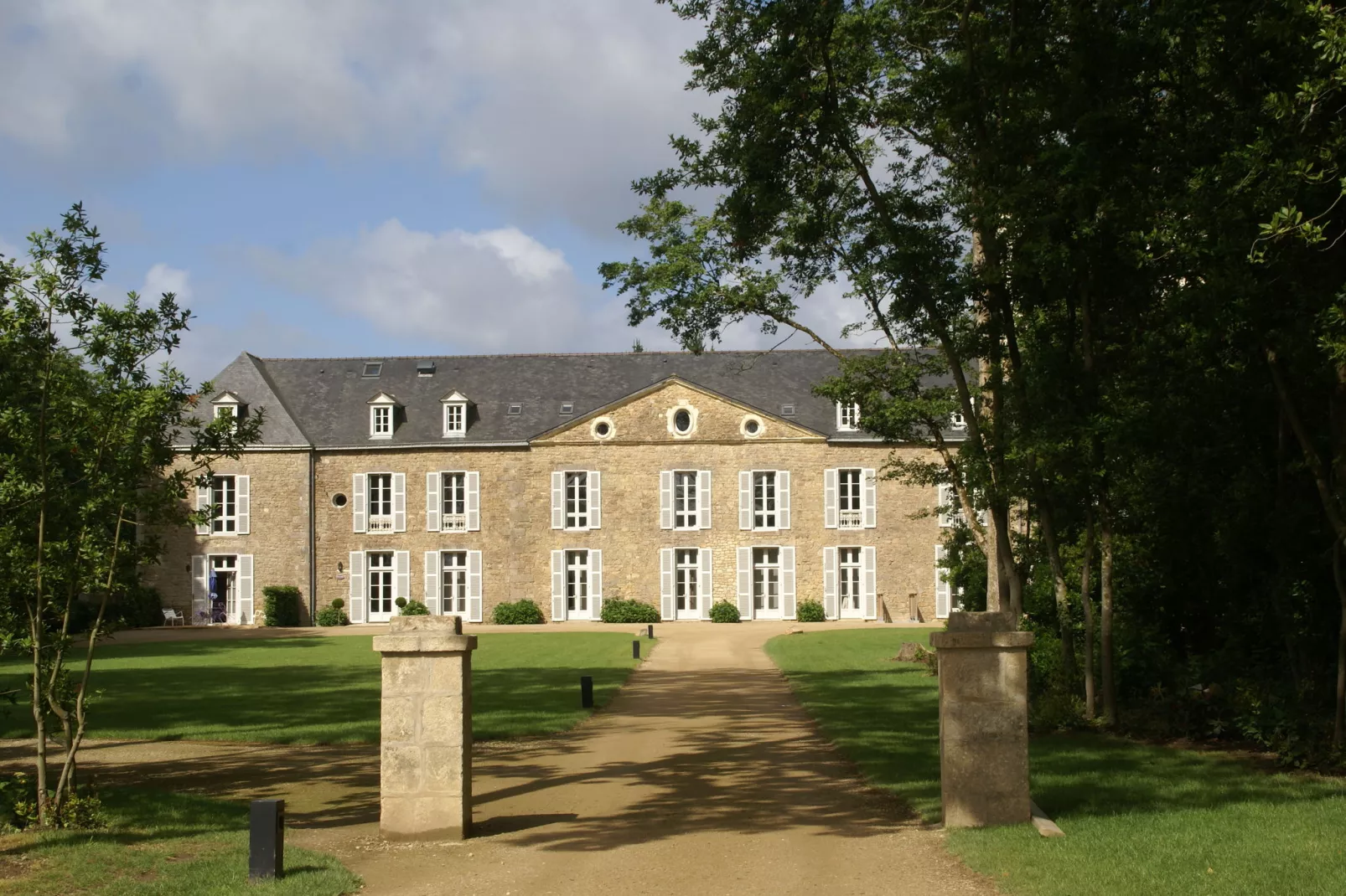 Le Château de Keravéon 4-Buitenkant zomer