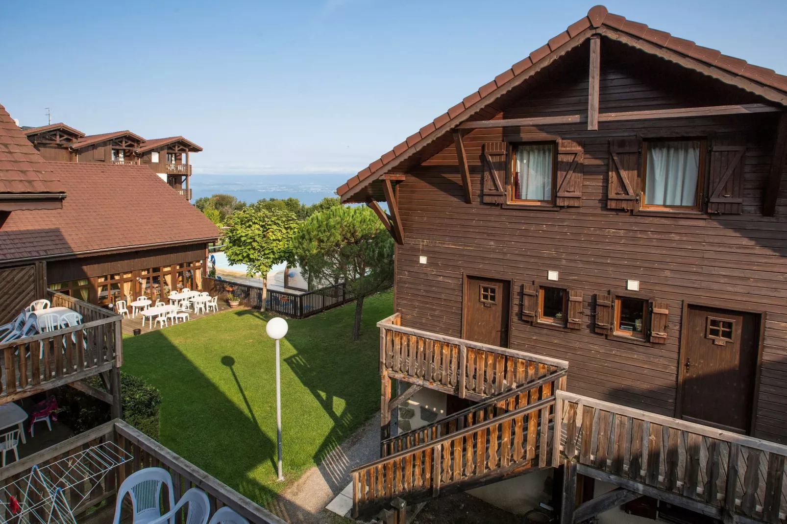 Residence Les Chalets d'Evian 1-Buitenkant zomer