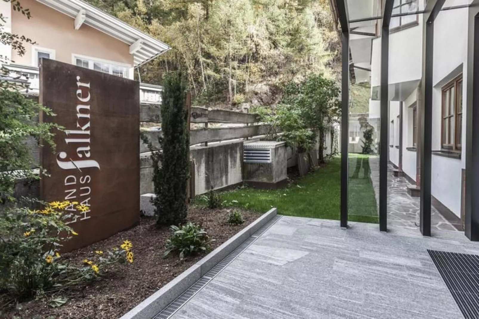 Landhaus Falkner Sölden-Buitenkant zomer