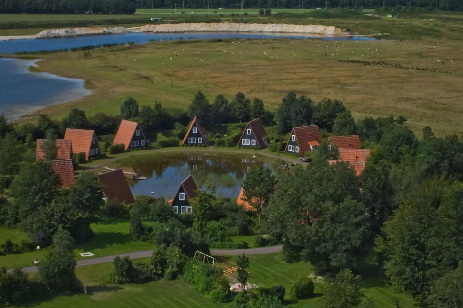 Vakantiepark Eigen Wijze 1-Buitenkant zomer